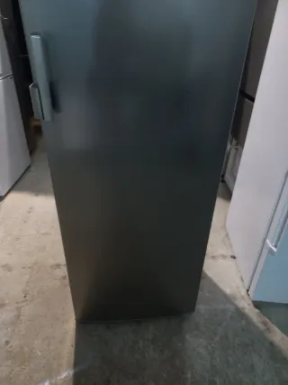 Congelador vertical plateado bosch Nofrsot