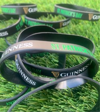 Lote 50 Pulseras Guinness