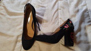 VARIOS Zapatos de tacón a la venta. 6€ cada uno.