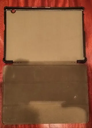 Tablet Huawei AGS2-W09 Negra y con funda incluida