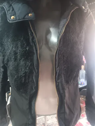 Plumas corto mujer Zara azul marino.