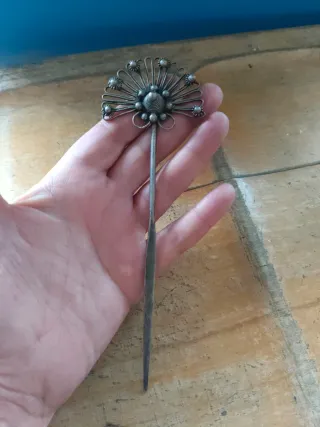 Aguja para el cabello antigua