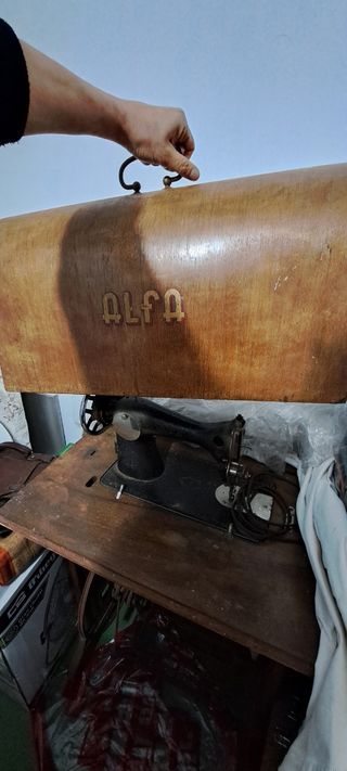 MÁQUINA COSER ANTIGUA ALFA