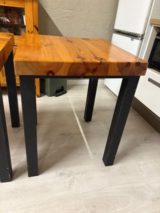 Due tavoli in legno massello e ferro