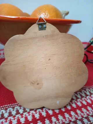 Espejo artesano de madera hecho a mano.