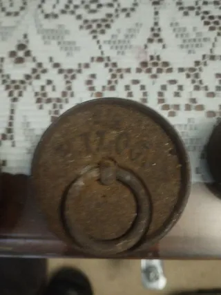 Pesas antiguas de hierro con anilla 5 unidades