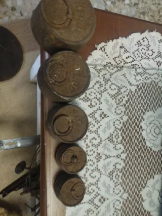 Pesas antiguas de hierro con anilla 5 unidades