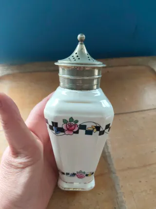 Tamizador de azúcar antiguo