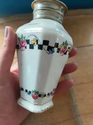 Tamizador de azúcar antiguo