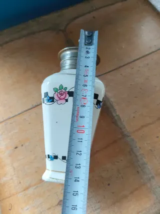 Tamizador de azúcar antiguo