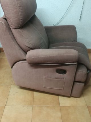 Sofá reclinable de tela marrón