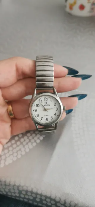 Relojes unisex Crown plateados y blancos