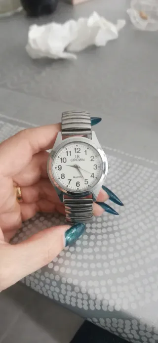 Relojes unisex Crown plateados y blancos