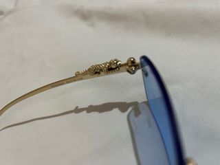 Gafas de lujo doradas y azules (Cartier)