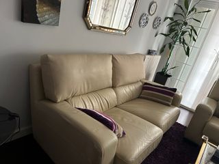 Sofá 2 plazas y sillón beige piel