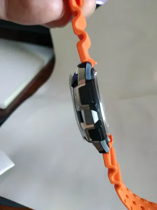 Reloj Casio Digital WR100M Naranja/Plata