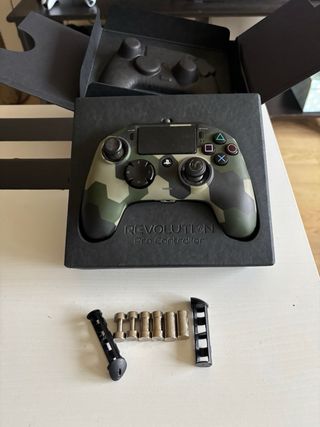 Mando Nacon REVOLUTION Pro Controller PS4