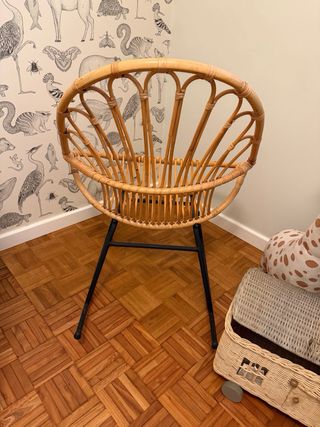 Mecedora de mimbre y metal