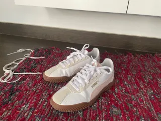 Deportivas Puma Blancas y Rosas