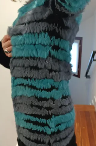 Abrigo de pelo rayas gris y turquesa