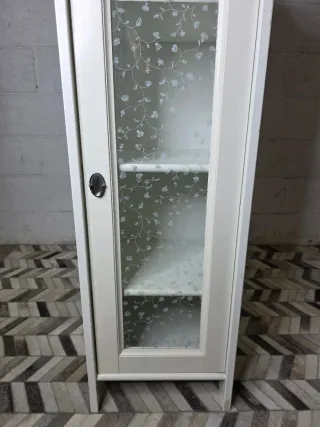 Vitrina alta madera blanca y puerta cristal