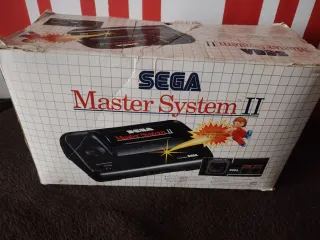 Sega Master System II + Mando y cables + Caja