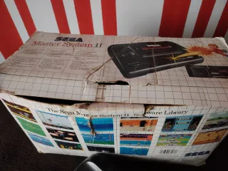 Sega Master System II + Mando y cables + Caja