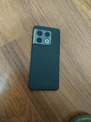 OnePlus 10 Pro 256GB Negro Volcánico con funda.