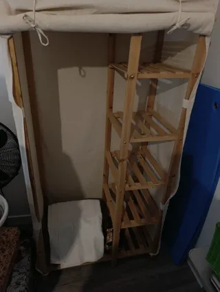 Armario de tela y madera