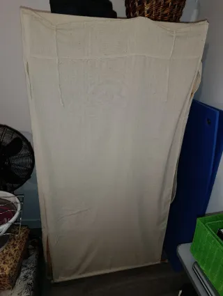 Armario de tela y madera