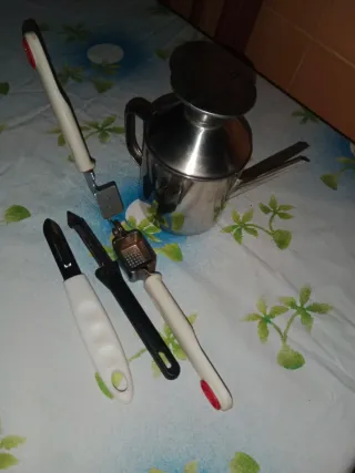 Lote Aceitera y Utensilios Cocina