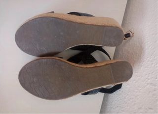 Sandalias cuña negras y grises