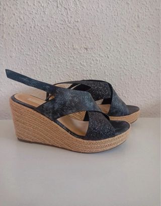 Sandalias cuña negras y grises