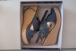 Sandalias cuña negras y grises