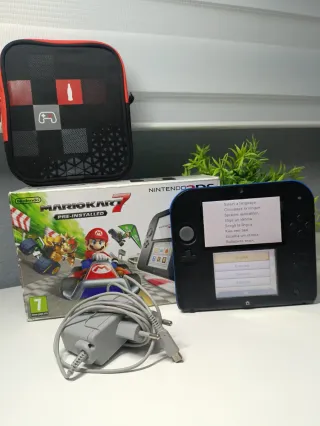 Nintendo 2DS con 3 giochi, custodia, caricabatterie e pennino