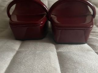 Zapatos de tacón rojos