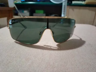 Gafas de sol Ray-Ban doradas y verdes