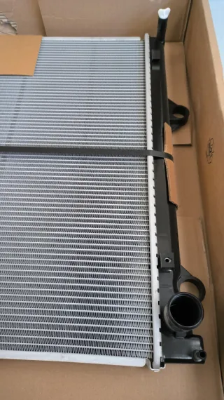 Radiador de motor nissen W18Y6804