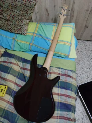 Bajo zurdo Ibanez GSR 180 + pastillas EMG