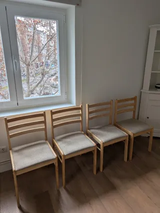 Juego de 4 sillas de madera