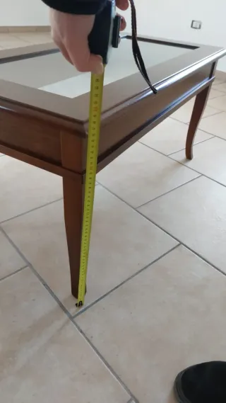 Tavolino in legno e vetro marrone