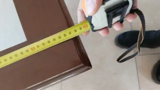 Tavolino in legno e vetro marrone