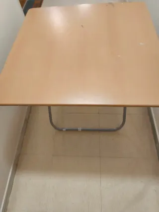 Mesa plegable madera y metal....recojer a domicili
