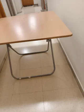 Mesa plegable madera y metal....recojer a domicili