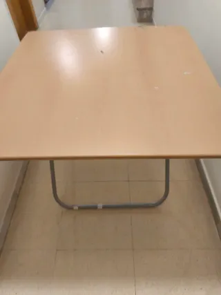 Mesa plegable madera y metal....recojer a domicili