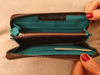 Portafoglio Gabs nero con scritte colorate