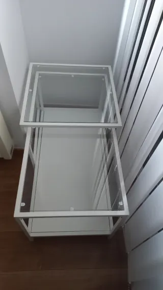 Mesa auxiliar cristal y metal