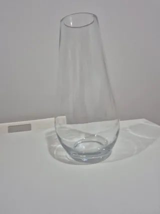 Jarra de vidro transparente