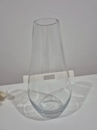 Jarra de vidro transparente