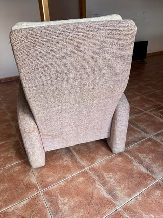 Sillón orejero tela beige y marrón